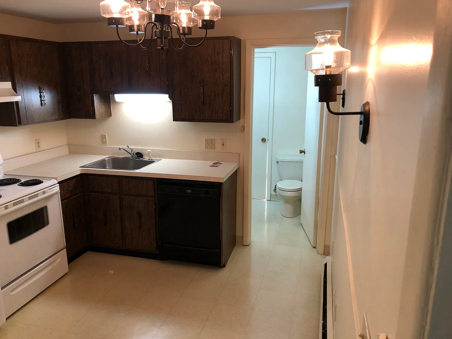 2 bed, 1050 sqft, $1,300 — Photo 1