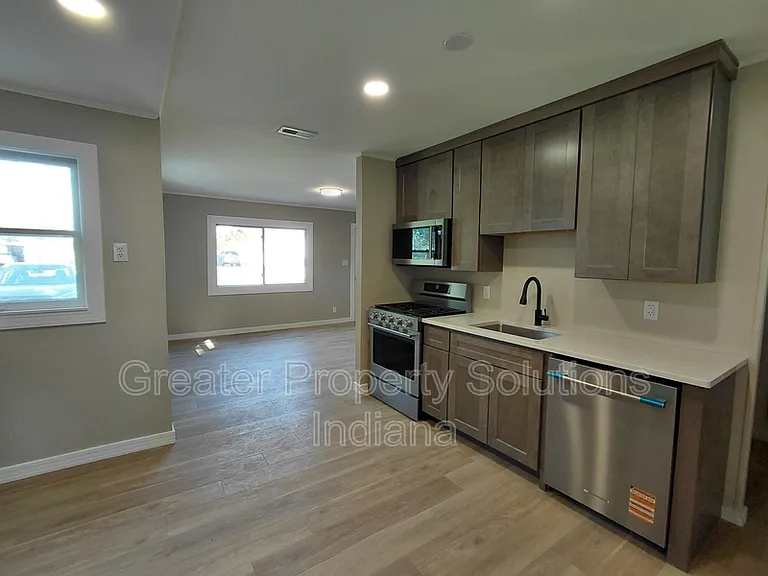 506 Parkside Ave — Photo 3
