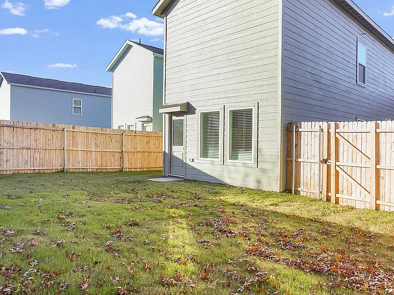 1424 Teak Ln — Photo 7