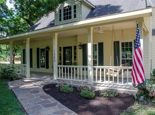 1300 Pony Ln, Wallis, TX 77485