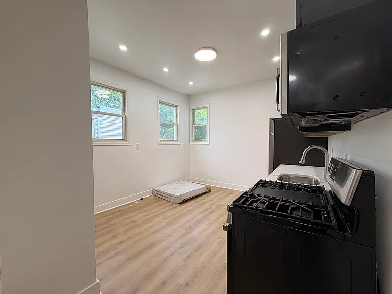 44-46 Farley Ave #2 — Photo 6