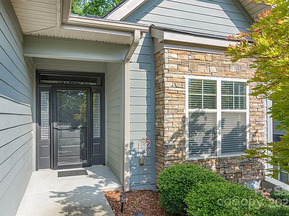 3rd image of 240 Waterside Dr