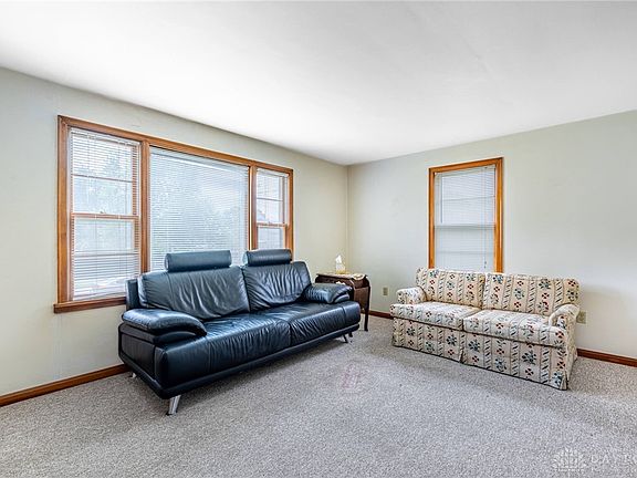 2nd image of 46 Lake St