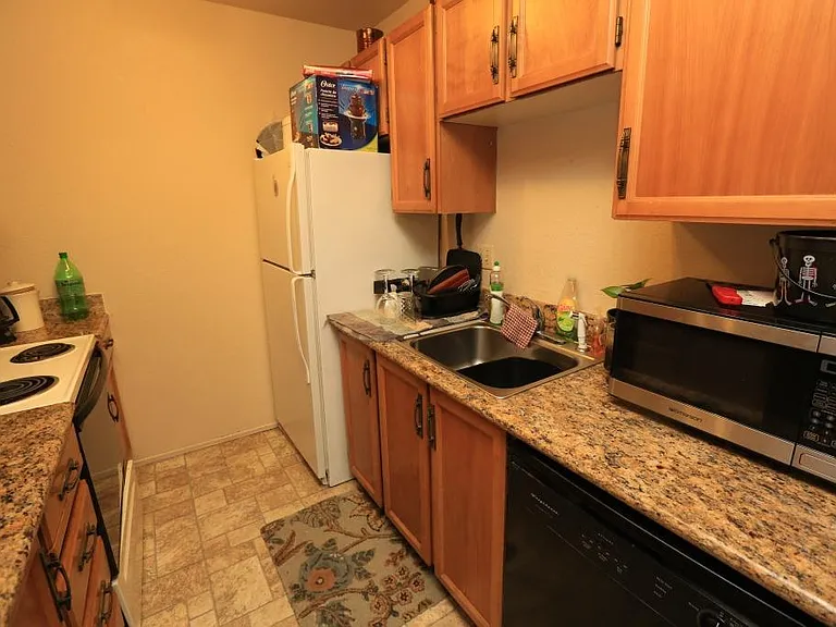 500 Union Ave NE #104 — Photo 3