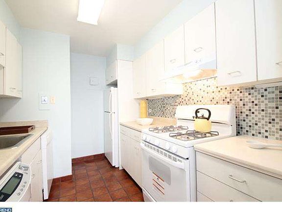 3rd image of 604-36 S Washington Sq #2002