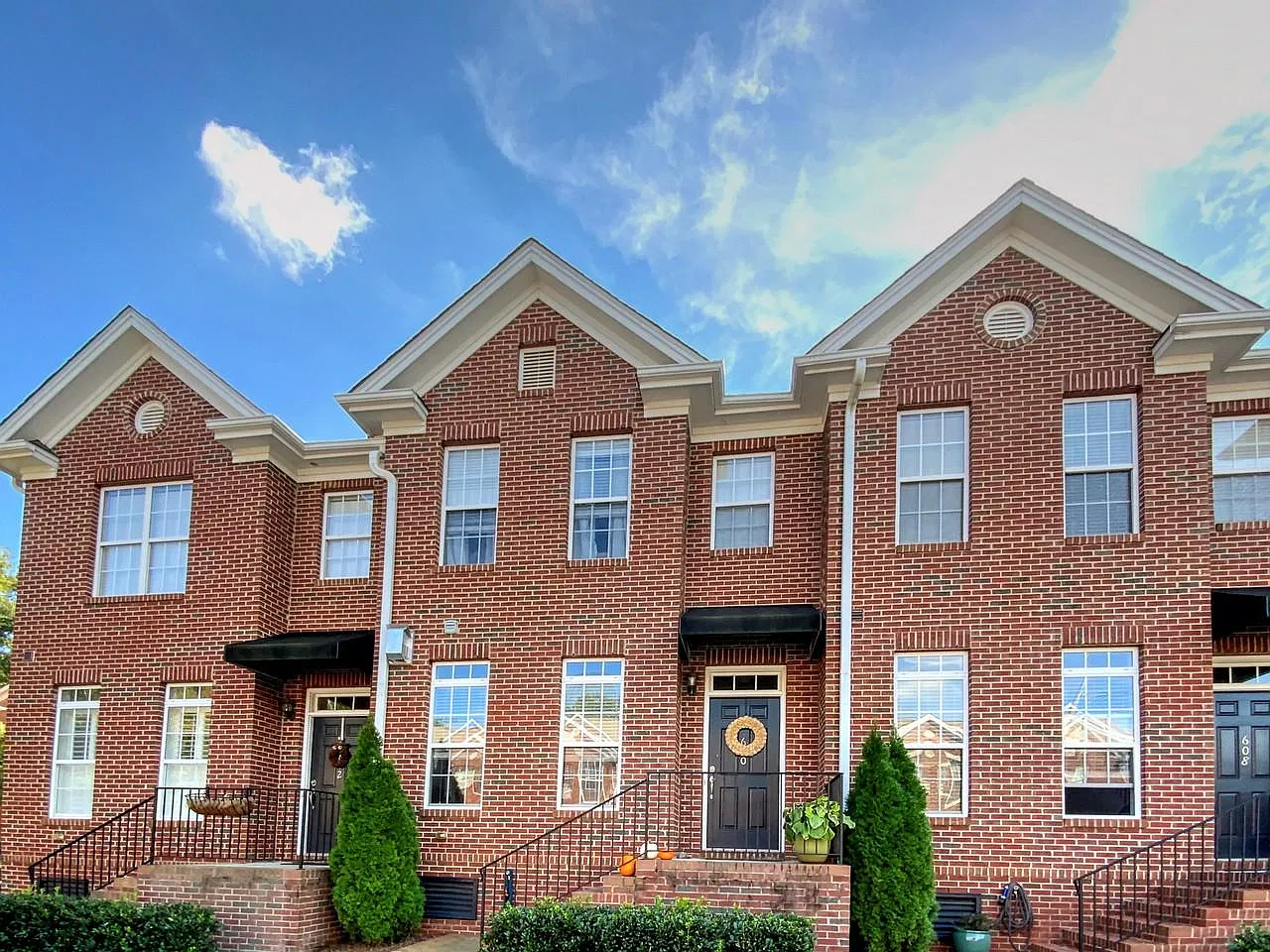 2 bed, 2.5 bath, 1409 sqft, $2,300 — Photo 1