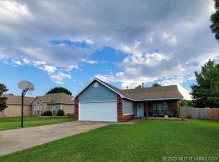 616 W Dogwood St, Coweta, OK 74429