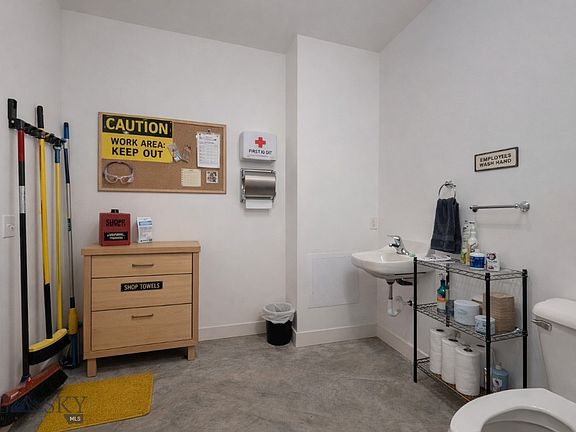 3rd image of 223 New Ventures Dr #E
