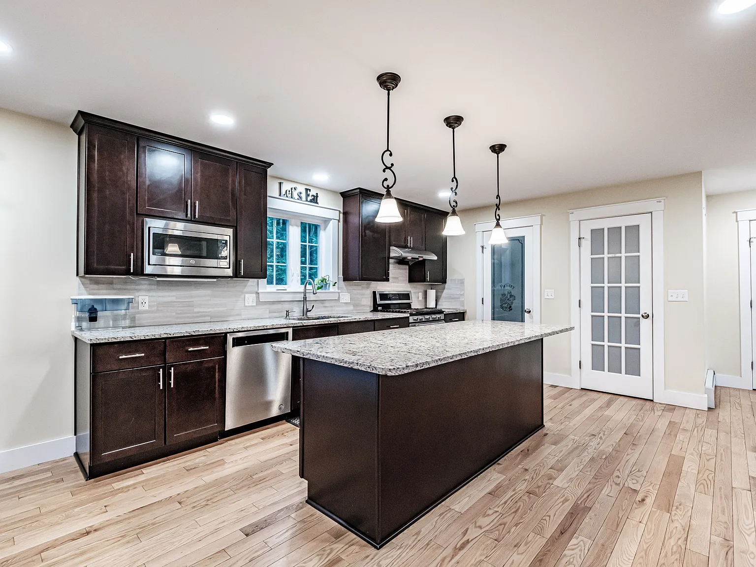 4 bed, 2.5 bath, 2413 sqft, $4,200 — Photo 1