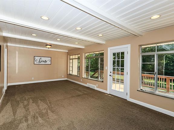 4th image of 7741 Hollywood Dr