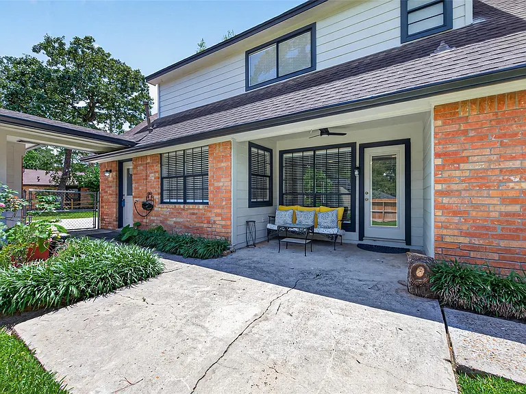 105 Glenmora Ct — Photo 46
