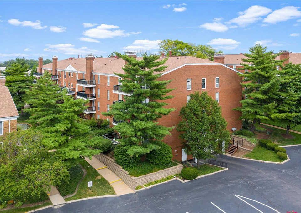 1st image of 10367 Oxford Hill Dr APT 12