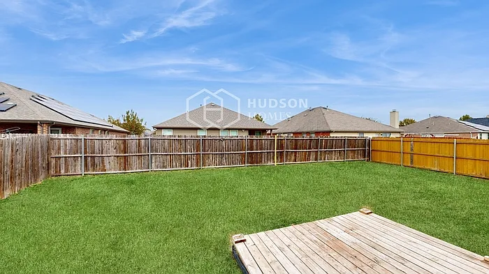 218 Thoroughbred St — Photo 31