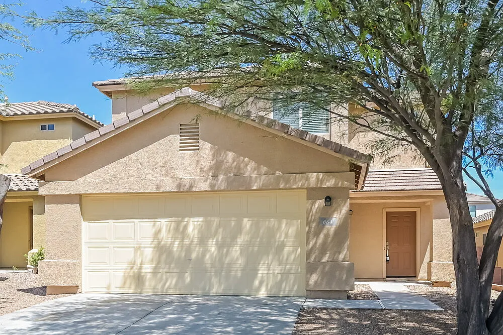 4 bed, 2.5 bath, 1529 sqft, $1,985 — Photo 1