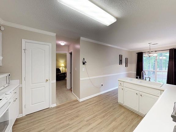 3rd image of 3314 Maplewood Dr