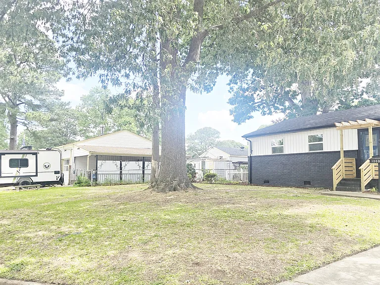 1203 Baskerville Ln — Photo 5