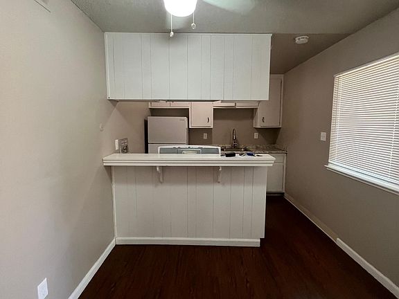 3rd image of 930 Carro Dr #1