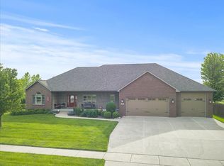 2701 Lone Oak Rd, Bloomington, IL 61705