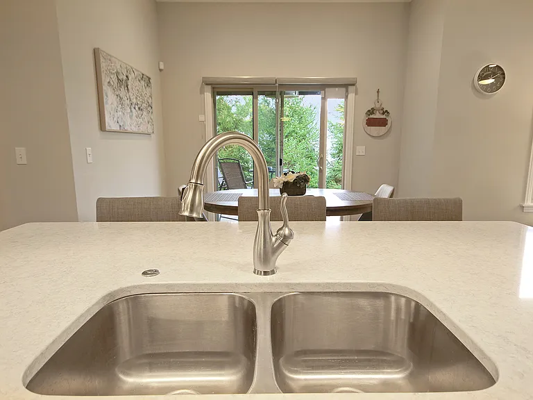 902 Rutland Dr — Photo 18