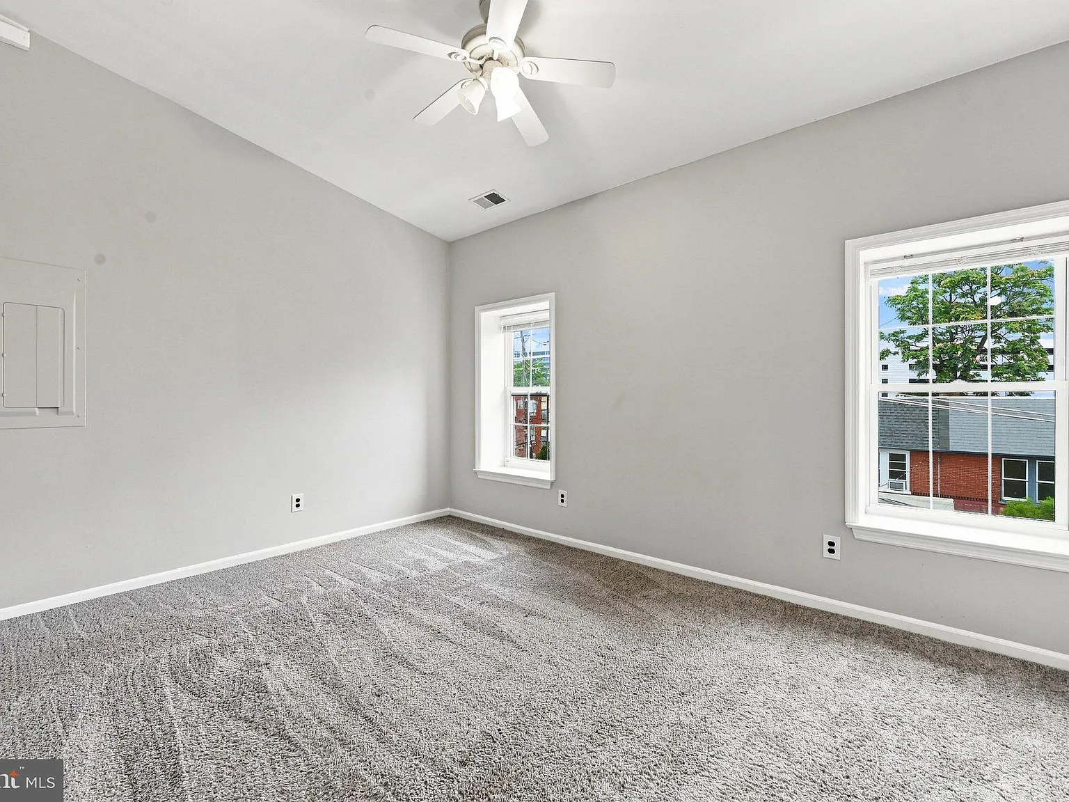 2 bed, 1.0 bath, 1100 sqft, $1,545 — Photo 2