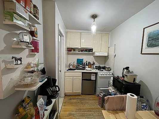 5th image of 20 W 95th St