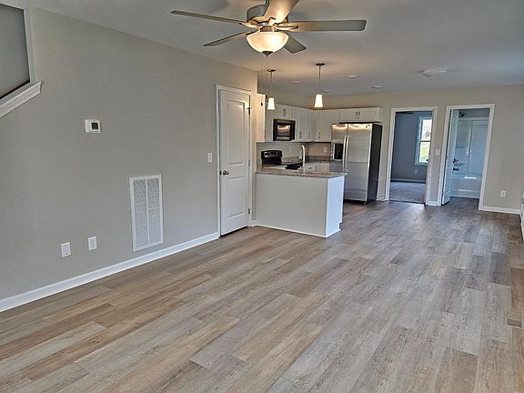 3rd image of 161 Hadley Dr #B