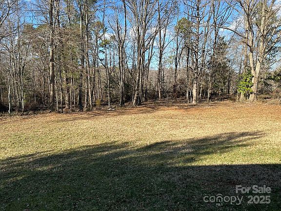 4th image of 385 Valleyview Dr