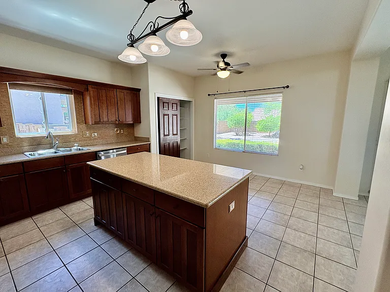 2971 W Calle Lucinda — Photo 9