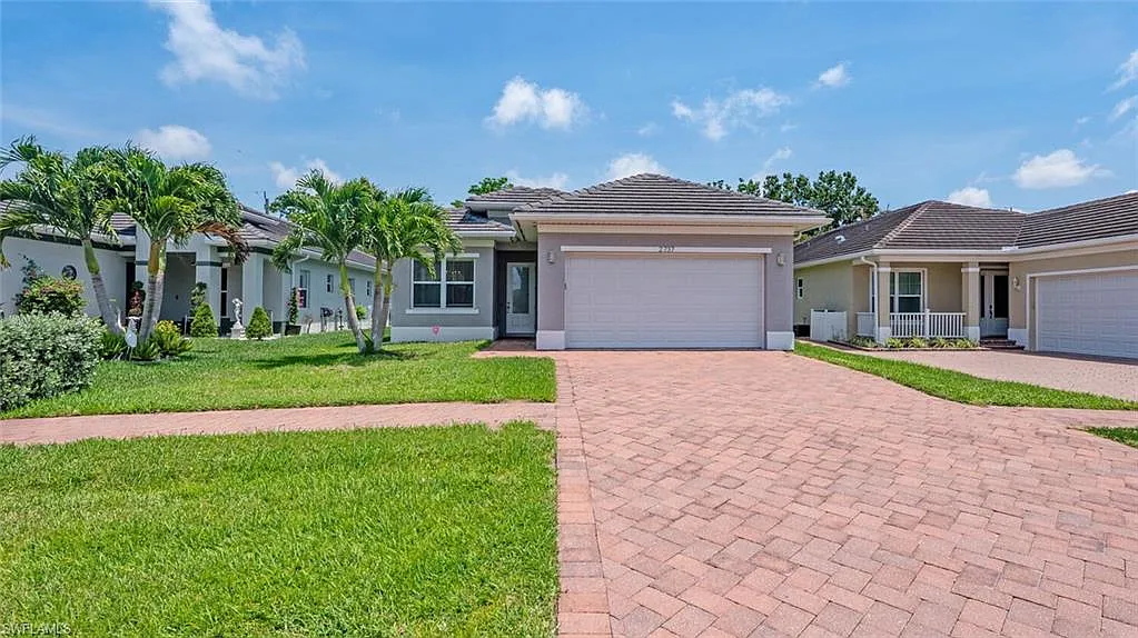 3 bed, 2.0 bath, 1445 sqft, $3,300 — Photo 1