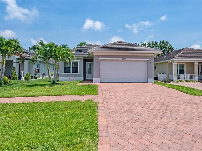 2737 Linda Dr — Photo 1