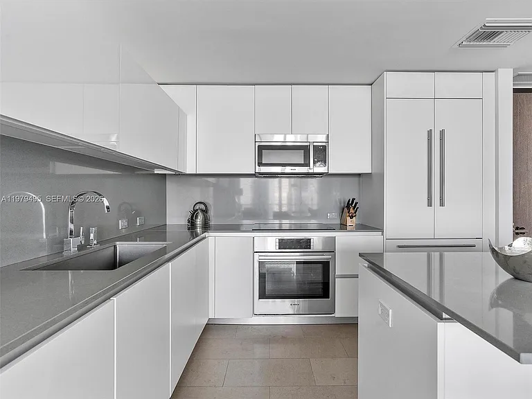 88 SW 7th St #2709 — Photo 16