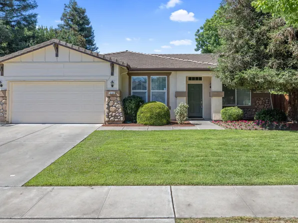 6104 W Laura Avenue, Visalia, CA 93277