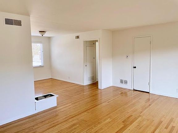 4th image of 745 S Plymouth Blvd APT 8