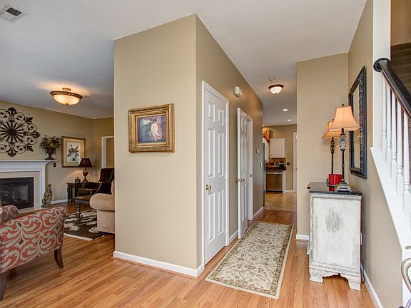 4th image of 2411 Meadow Gate Dr