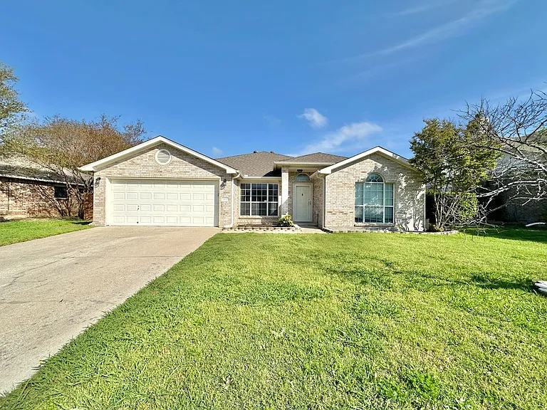 102 W Great Plains Trl — Photo 1