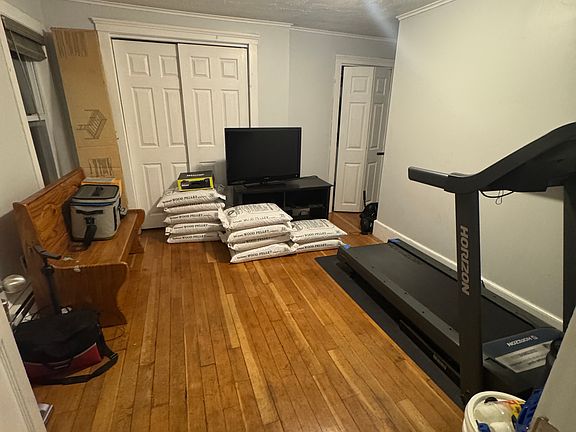 4th image of 101 Elmwood St
