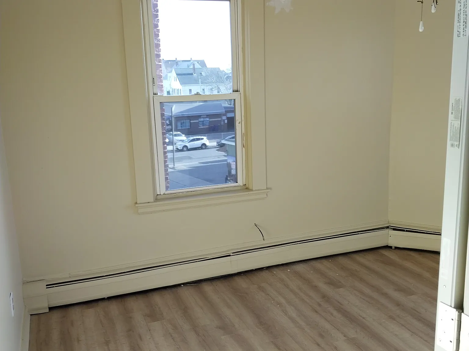 12 bed, 1500 sqft, $850 — Photo 4