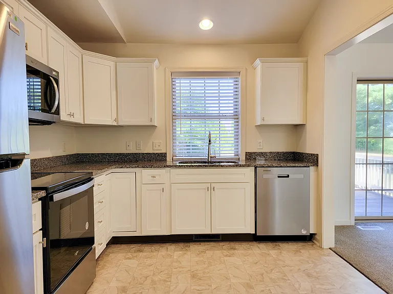 5206 Brook Dr — Photo 10