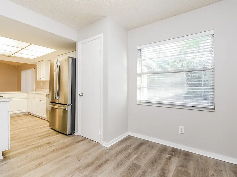 620 Riverwoods Cir — Photo 6