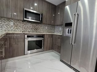 7101 Byron Ave APT 304, Miami Beach, FL 33141