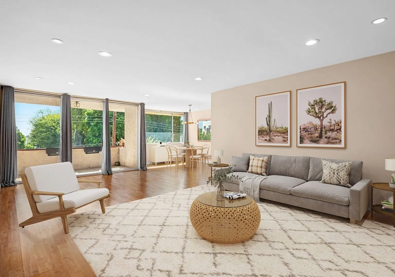 Spacious Top-Floor Unit in Prime Sherman Oaks — Photo 1