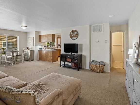 3rd image of 825 Forestglen Dr APT D