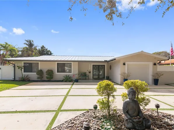 6791 Parkinsonia Dr, Miami Lakes, FL 33014