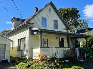 32 Amesbury Street, Rockland, ME 04841