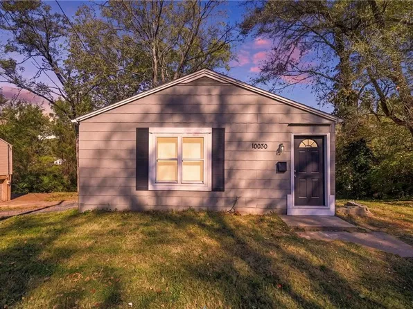 10030 E 22nd St, Independence, MO 64056