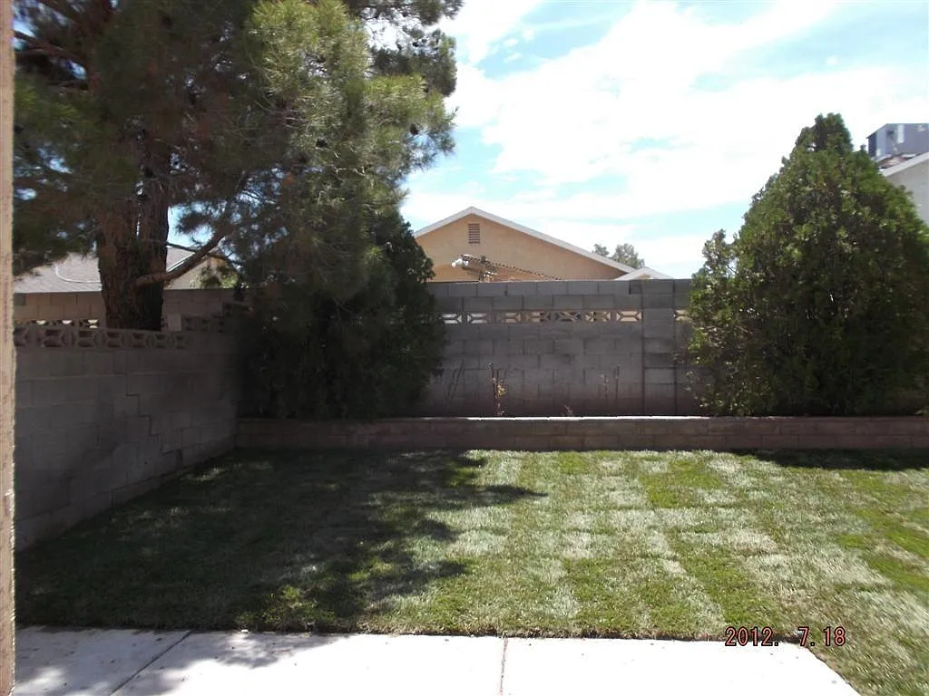 6 bed, 1700 sqft, $2,995 — Photo 2