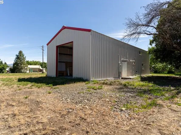 305 N Main St, Halfway, OR 97834