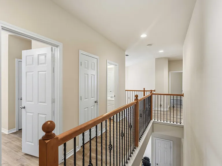 807 Clear Water Dr — Photo 15