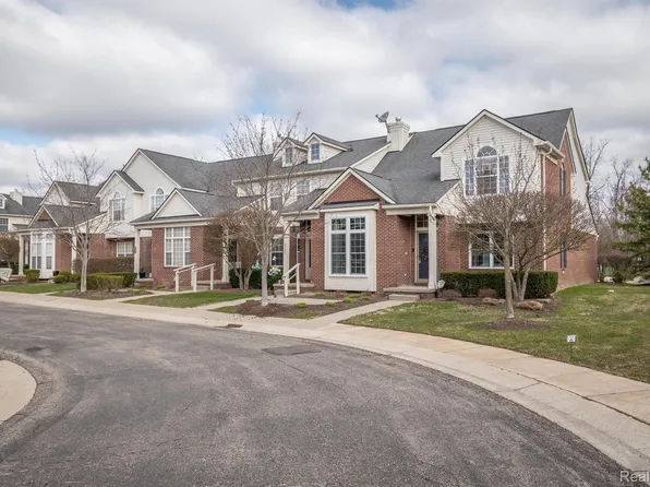 28203 April Ct, Commerce Township, MI 48390