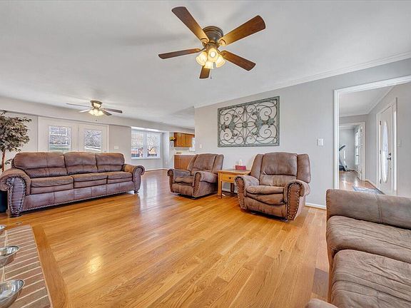 5th image of 4916 Appletree Dr
